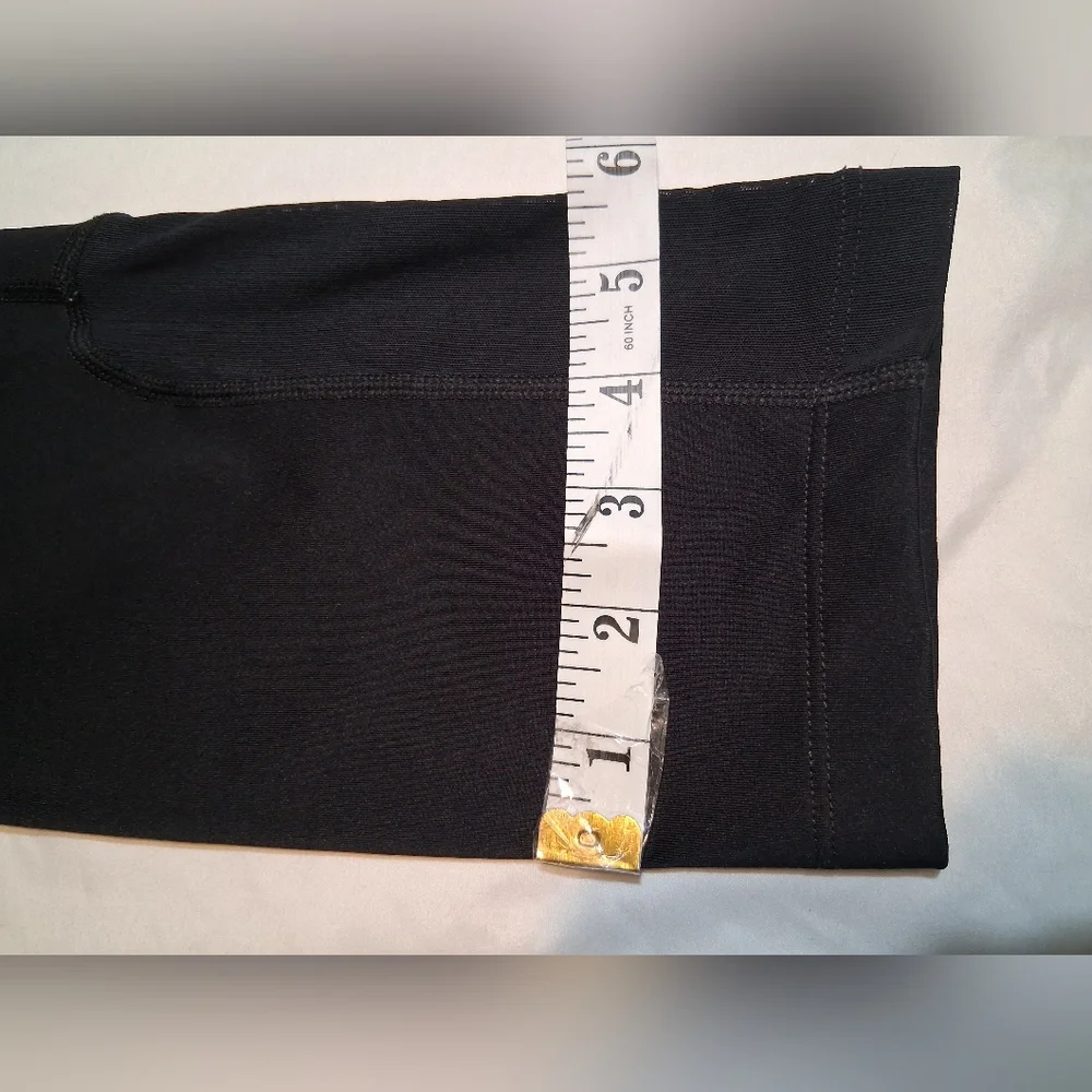 EUC - NIKE - Dri Fit Capri Cropped Black Yoga Workout Leggings - Women Medium - Picture 6 of 14